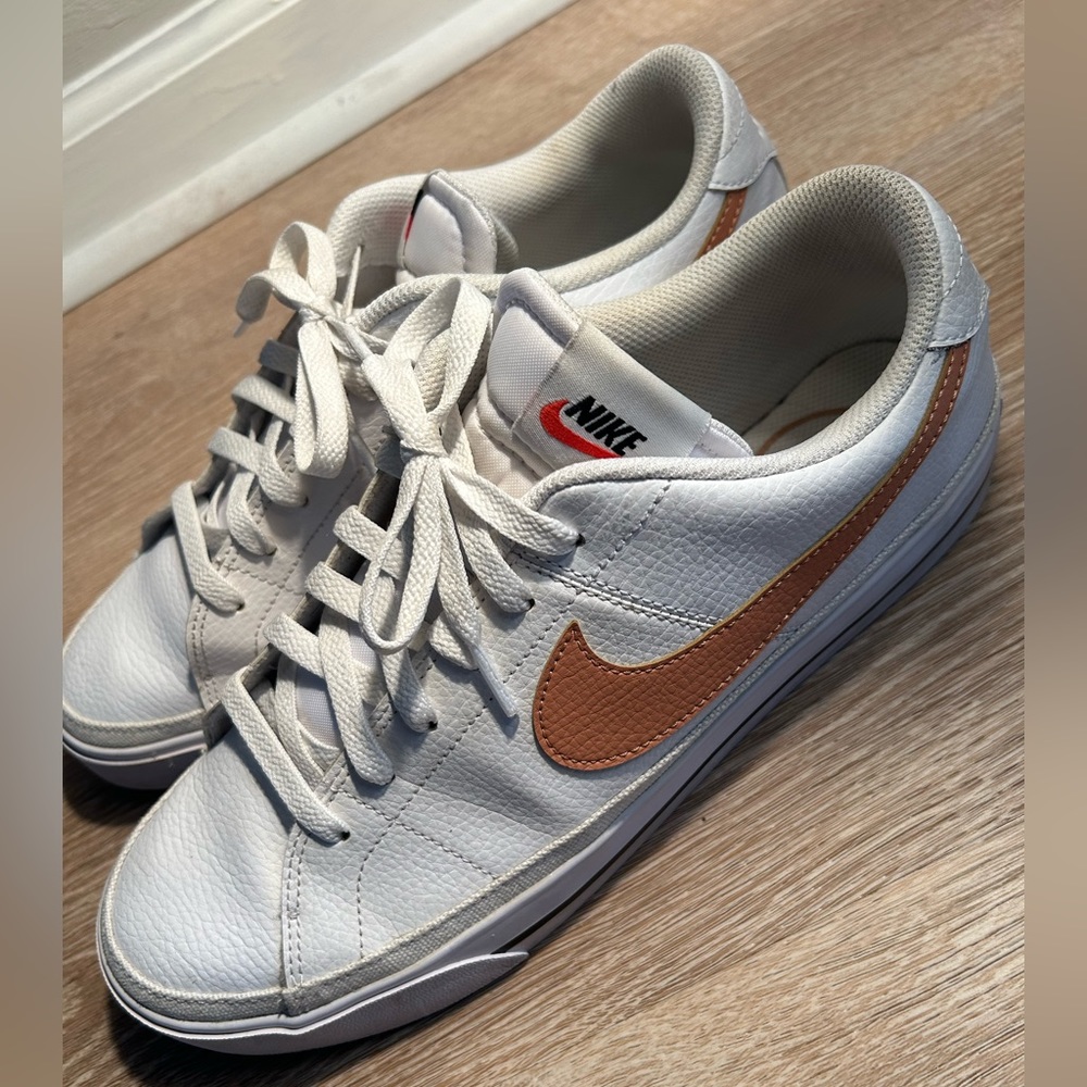 Nike Tennis Shoes Size 9.5 - Picture 1 of 6